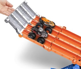 Tor samochodowy monster truck wyścig z demolką