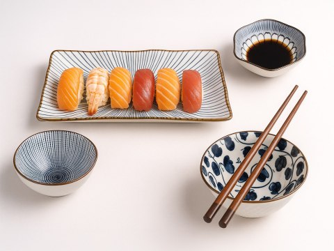 Kpl. 4 miseczek + talerz + pałeczki